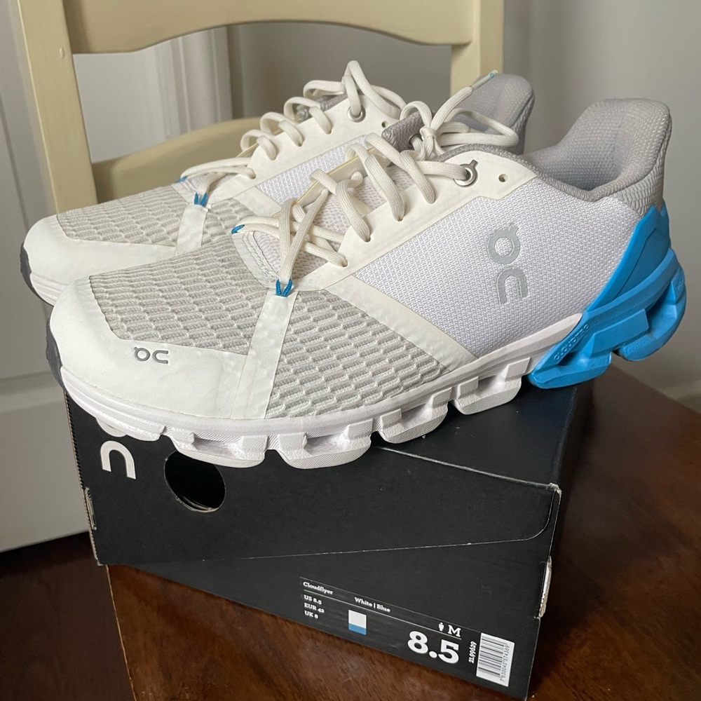 On Cloudflyer White/Blue Men 8.5/Women 10/EU 42 21.99629 New in Box